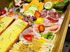 -山野的朋友露营炭火烤肉