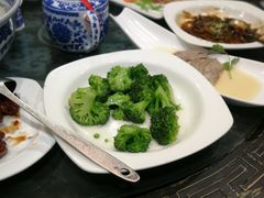 清炒西兰花-渔堂公园餐厅·本帮菜(乐园路店)