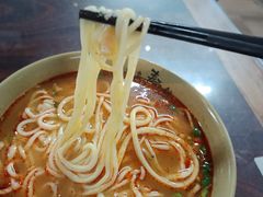 -亮亮面馆(经六路店)