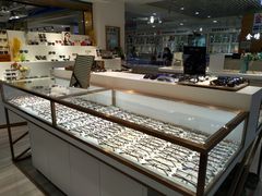 -宏宇眼镜蔡司依视路折扣店(兆佳眼镜城店)