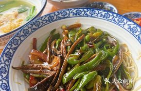 Green Pepper Stir-fried Eel Noodles