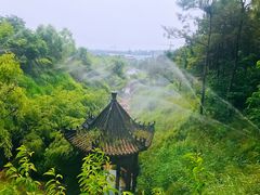 -雪山彩虹谷景区