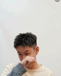 -一東造型烫发染发
