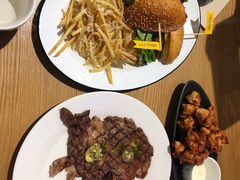 27&nbsp;牛肉汉堡-HELLO 27 意面·沙拉·帕尼尼