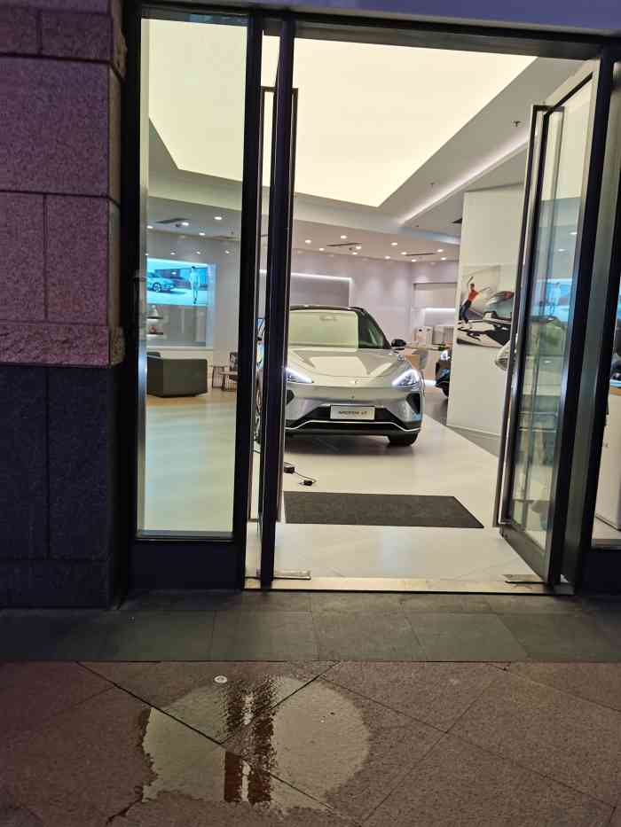 正大乐城-"停车场很大,就是每次从入口下去的时候转的.