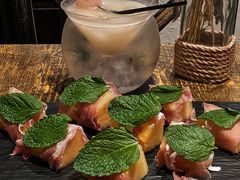 -layback cafe & bar