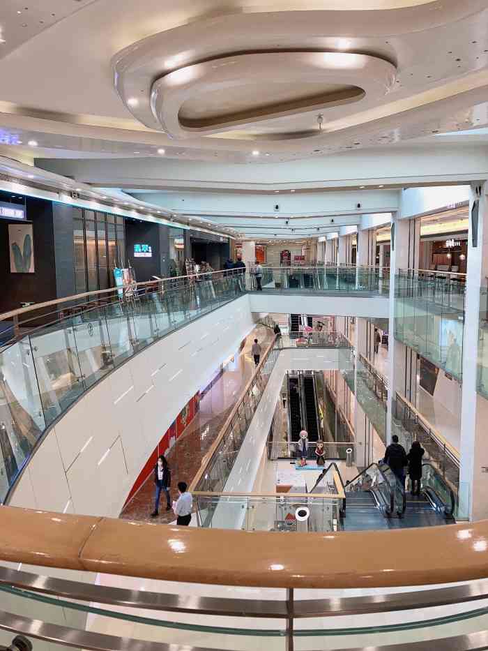 2022年12月31日打分商场位置不错,在北京电视台斜对面的大望路边上