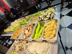 -愉肴麻辣香锅(中山路店)