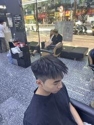 -藤野造型专业烫染接发