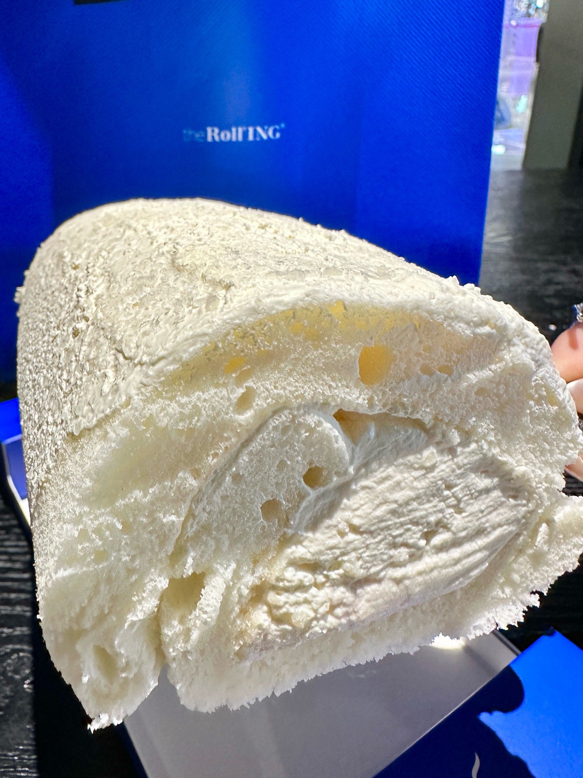 新出的!雪绒生椰荔枝芝士卷!