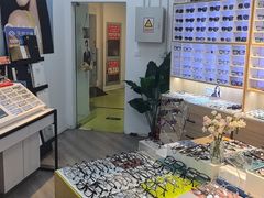 -天空之镜眼镜店蔡司依视路配镜授权零售店(望京颐堤港店)