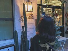 -彳亍咖啡·这里(水湾路店)
