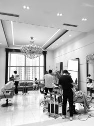 -Hello Lady发型设计