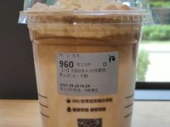 四国柚子丝绒拿铁-瑞幸咖啡(岳家嘴地铁站店)