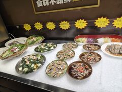 -曼听小寨海鲜烧烤·大连辣炒大王(盖州街店)