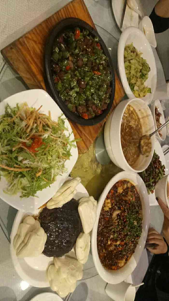 打分 中规中矩的鲁菜馆 团购菜品的优点是量大,然