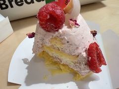 云南玫瑰荔枝蛋糕-PAOPAO Bakery&Café(港汇店)