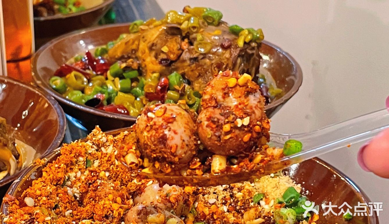 全兔宴！折耳根！烧椒！蒜香！兔头[色]你吃过没有⁉️