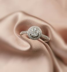 -威德钻石-克拉钻大本营(南京东路店)