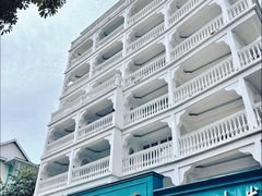 -芭黎人江景轻奢酒店(告庄西双景星光夜市店)