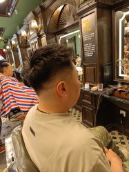 -海文先生国潮烫染男士理发馆