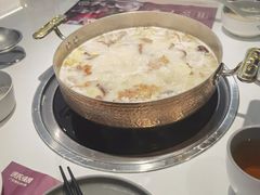 -洪氏嗨捞·广东猪肚鸡·椰子鸡火锅(西咸万象城店)