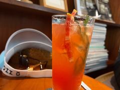 -彳亍咖啡·这里(水湾路店)