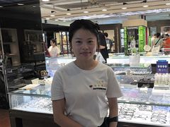 -黄益静眼镜行