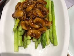 口蘑扒芦笋-京味斋·北京烤鸭(北京南站洋桥店)