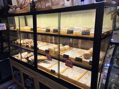 面包甜点陈列柜-啊噗吐呦现场烘焙(麦凯乐店)