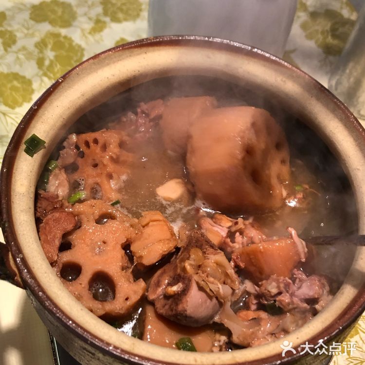 黄鹤楼旁‼️很有点东西，逛完了直接到这家吃饭！