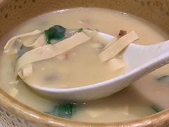 老济南甜沫-闫府私房菜·百年鲁菜(恒隆店)