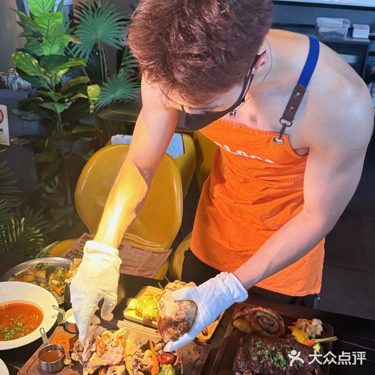 在杭州！！猛男餐厅真的有猛男