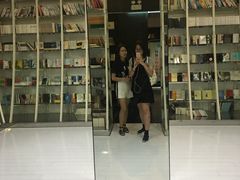 -钟书阁(松江泰晤士小镇店)