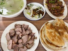-铁东熏肉大饼铺老二马路黑牌子