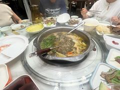 -乡土黄·鲜牛肉火锅·小龙虾(兴业街店)