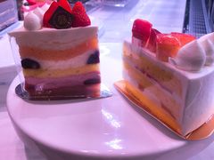 彩虹蛋糕切片-巴黎贝甜(财富中心店)