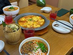 -云海肴·汽锅鸡·云南菜(天山百盛优客店)