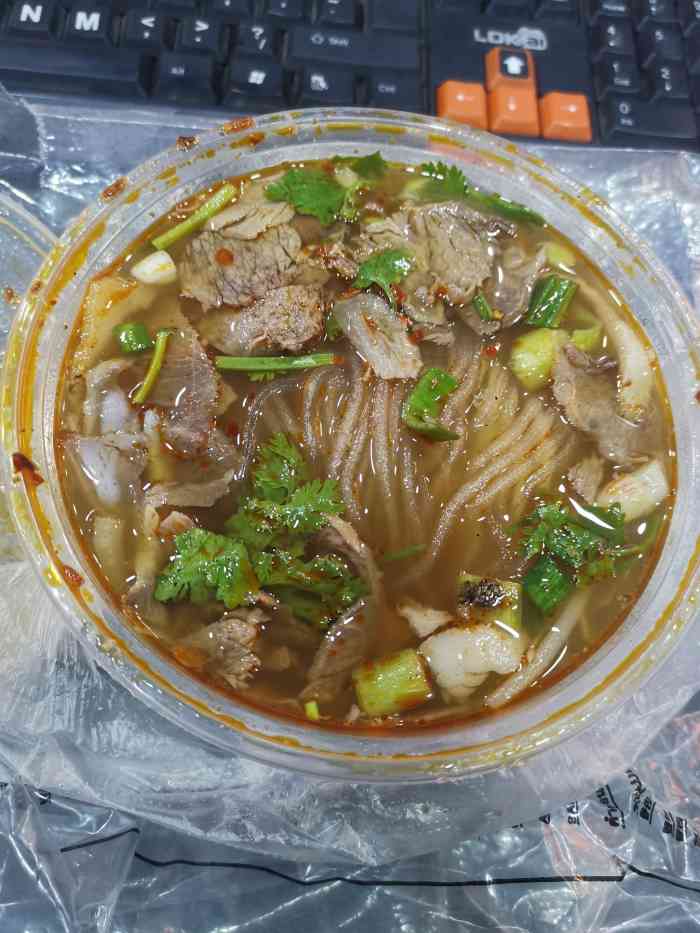 遵义羊肉粉馆-"不错…这么晚了叫的外卖!服务挺好的……也.