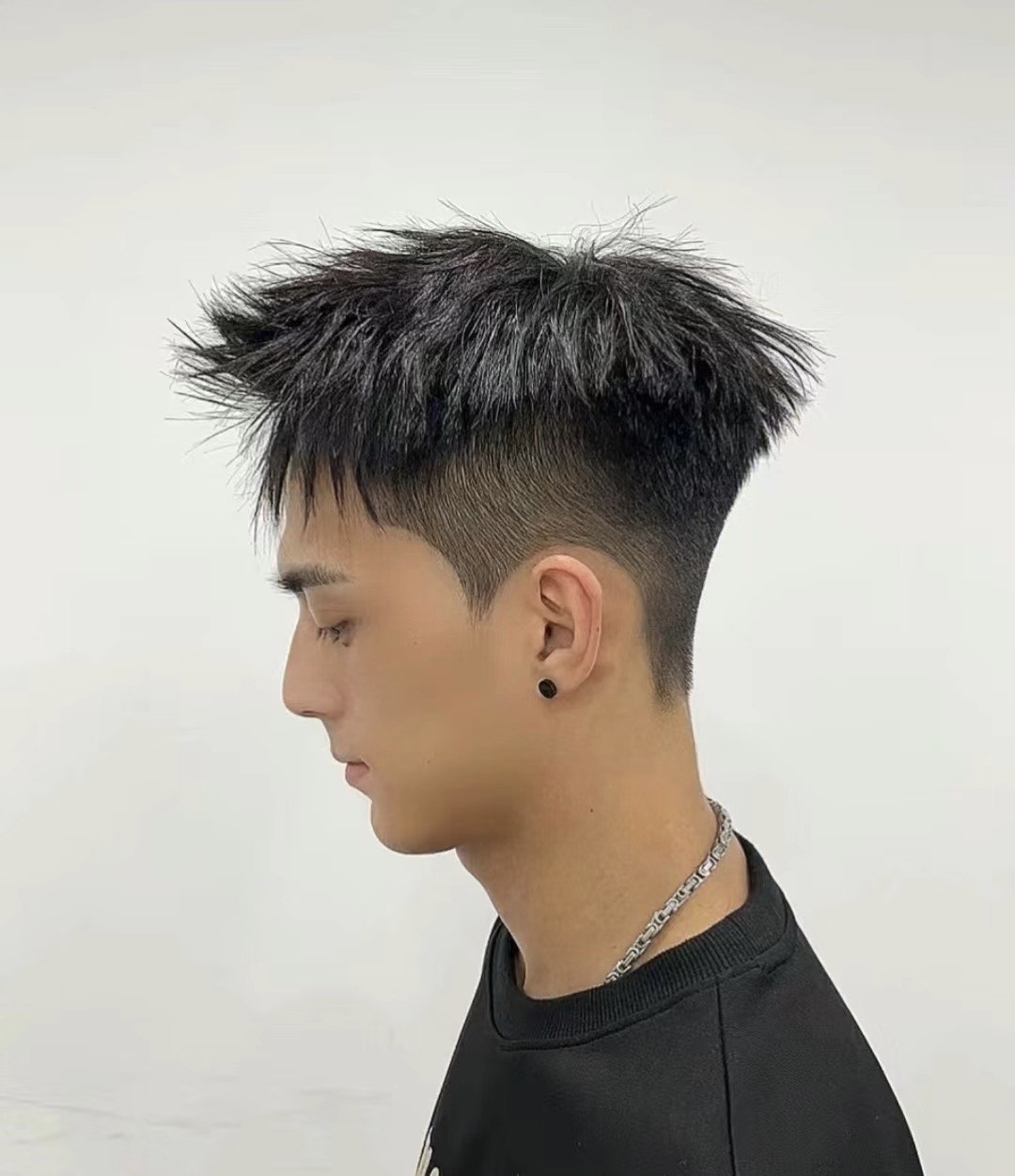 美发造型 钢夹前次男生清爽短发好打理