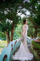 -现代经典婚纱摄影