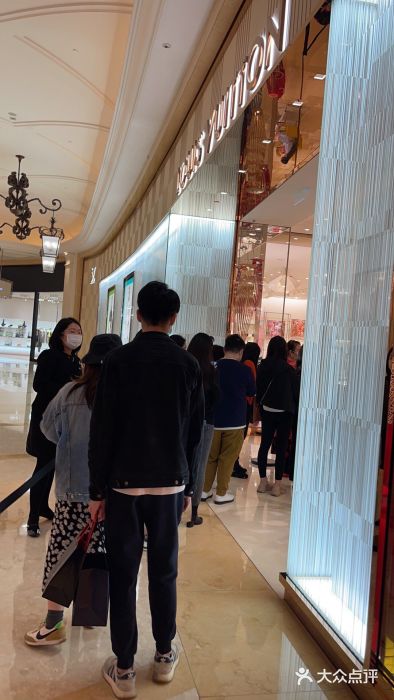 yl23455永利10大二姨看时尚 Hedi告别Celine；Gucci换新CEO；历峰出售YNAP