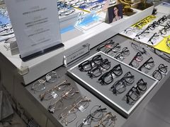 -视野联行眼镜·德国蔡司镜片·法国依视路·韩国凯米(温江店)