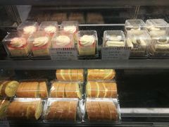 -红宝石·鲜奶小方·海派西点房(南丹店)