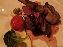 碳烤羊排配蔬菜及迷迭香红酒汁-WOLFGANG PUCK KITCHEN & BAR(迪士尼小镇店)