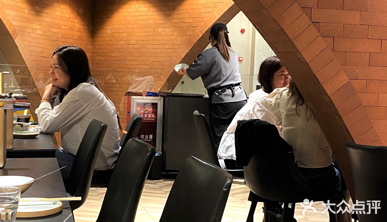 长沙特色探店 | 在窑洞里的美术馆吃烧烤！！    