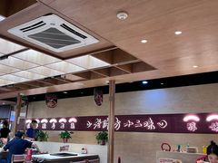 -老牌坊云南鱼豆花火锅(哈西万达店)