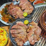 朋友带我吃的烤肉，做梦都在吧唧嘴[流泪]好香好香！