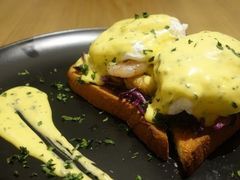 蘑菇大虾班尼迪克蛋-HELLO 27 意面·沙拉·帕尼尼