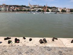 -多瑙河畔鞋履雕塑